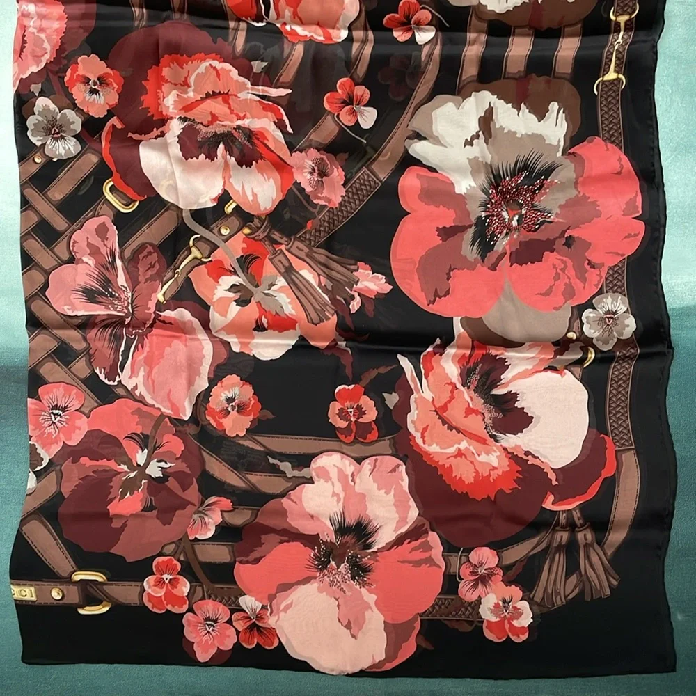 Authentic Gucci Floral Silk Scarf NWT 52 x 52 - Picture 4 of 10